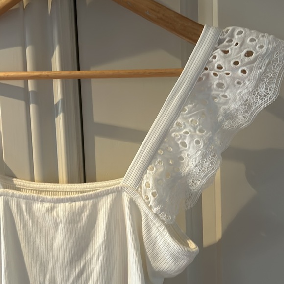 HEARTLOOK ANTHROPOLOGIE ribbed white tank with ruffle sleeves large - Picture 9 of 11